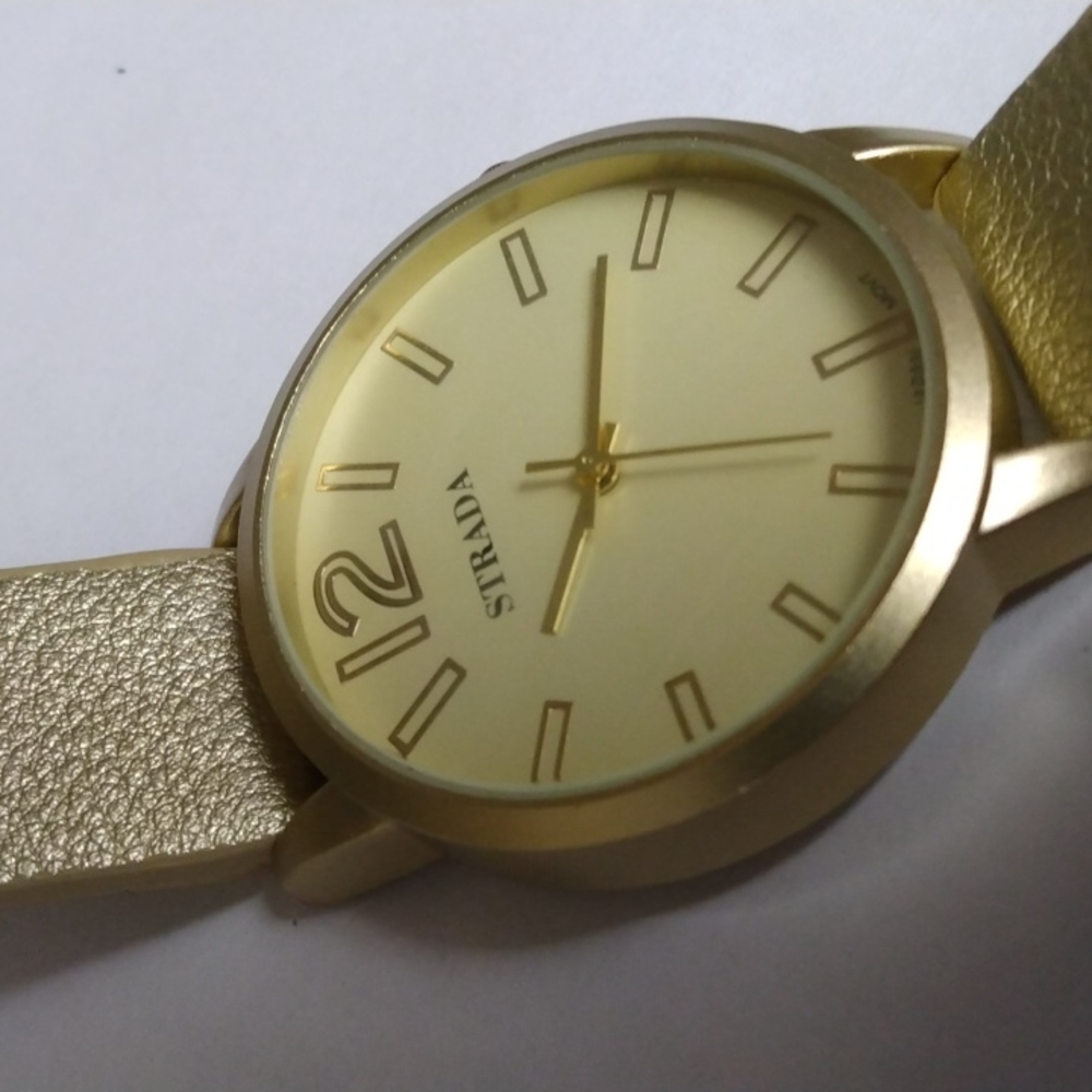 Gold Strada Watch   Never Used